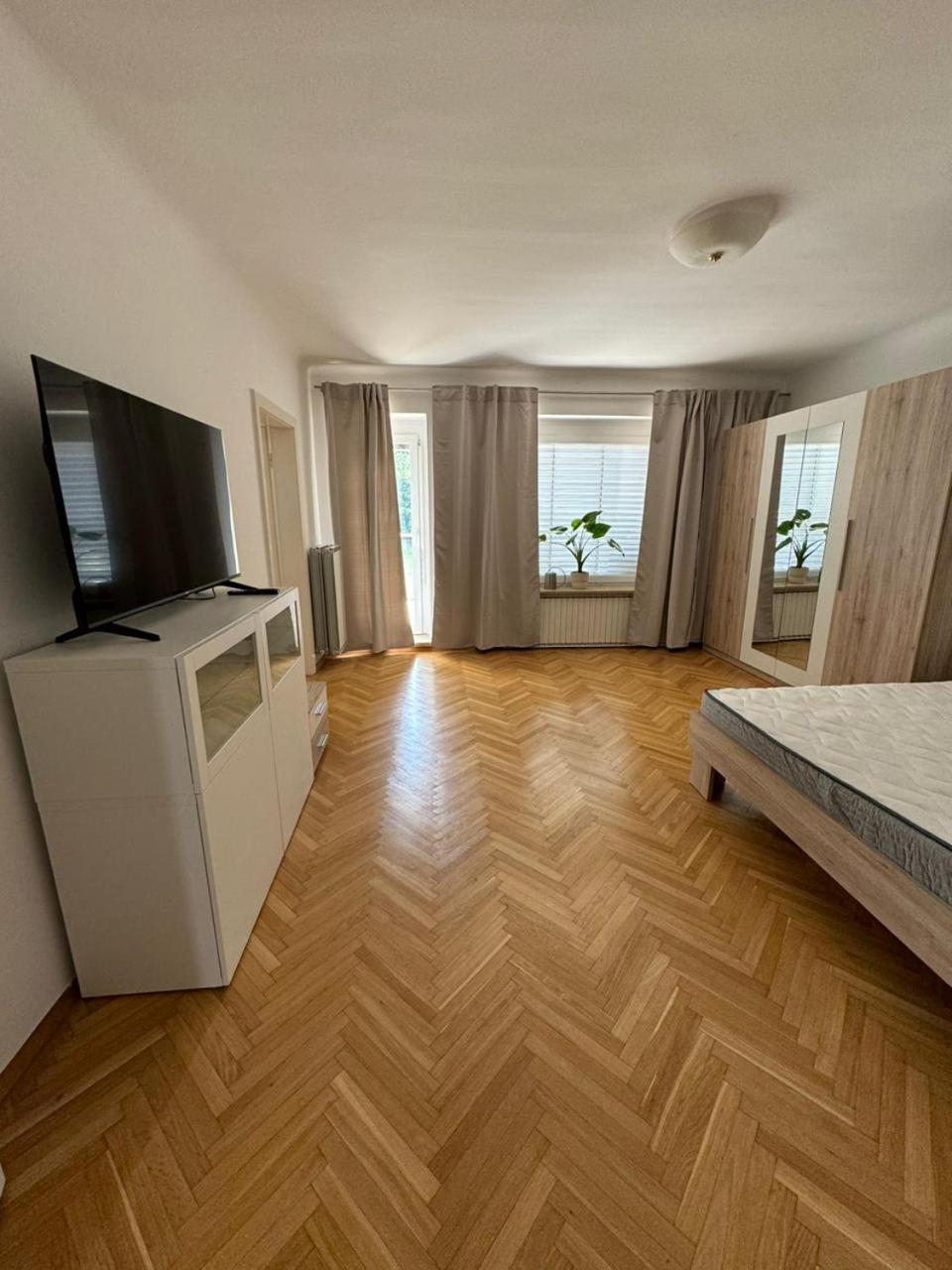 מריבור Maximo Apartments - Free Parking מראה חיצוני תמונה